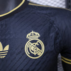Versión especial del jugador Dragón Dorado del Real Madrid 2025-26