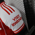 Versión especial del jugador rojo del Arsenal 2025-26