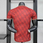 Edición del 125.º aniversario del Bayern de Múnich 2025-26, versión roja del jugador