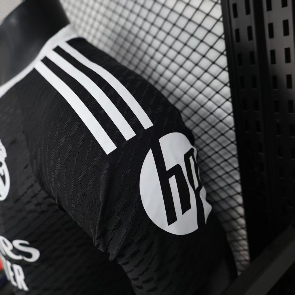 2025-26 Real Madrid Goalkeeper Black Player Size