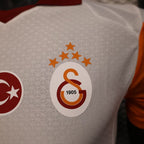 Versión de jugador visitante del Galatasaray 2025-26