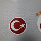 Versión de jugador visitante del Galatasaray 2025-26