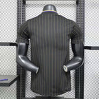 Versión de jugador negra de estilo informal del Manchester United 2025-26