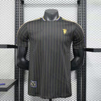 Versión de jugador negra de estilo informal del Manchester United 2025-26