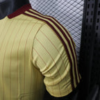 Versión de jugador amarilla de estilo casual del Arsenal 2025-26