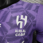 Versión para jugadores morados de la segunda equipación visitante de Riyadh Crescent 2024-25