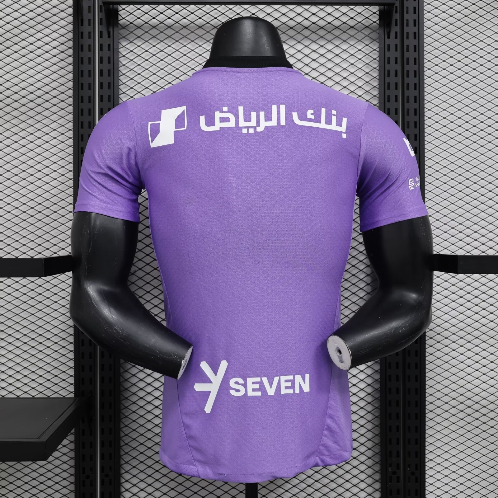 Versión para jugadores morados de la segunda equipación visitante de Riyadh Crescent 2024-25