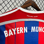 Retro de local del Bayern Múnich 2014-15